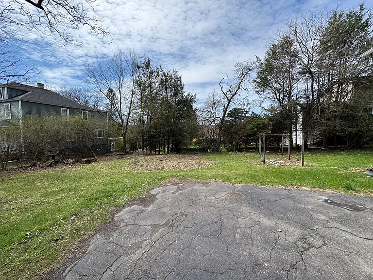 113 E Center St — Photo 12