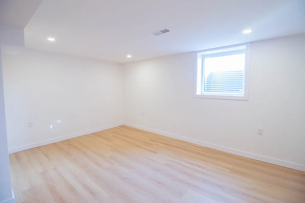 58 Churchill Avenue — Photo 2