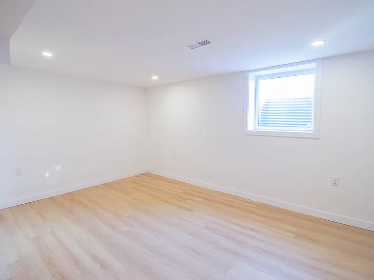 58 Churchill Ave — Photo 2