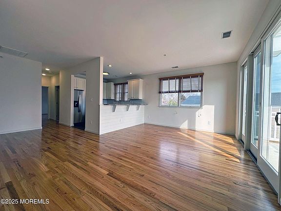 3rd image of 865 Arnold Ave Unit 9
