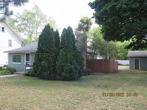 Front yard w/ side deck 