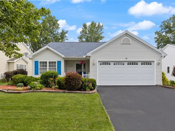 21 College Greene Dr, North Chili, NY 14514