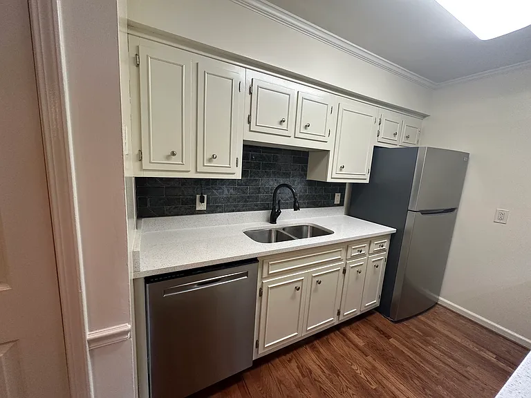 2905 Burch Ave #10 — Photo 18