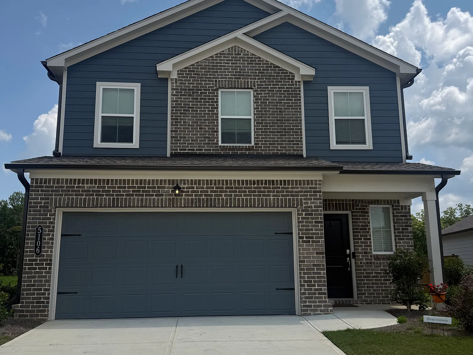 5106 Skyline Way NE — Photo 1