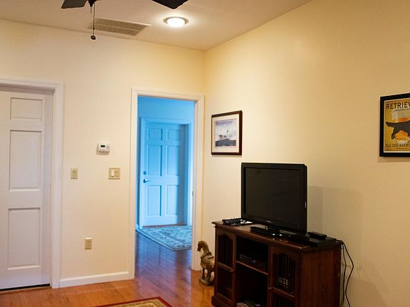 5th image of 104 Farnsworth Ave #B