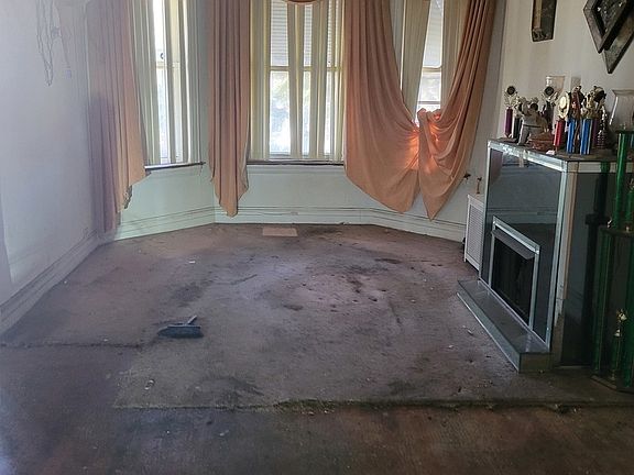 3rd image of 7740 S Saginaw Ave