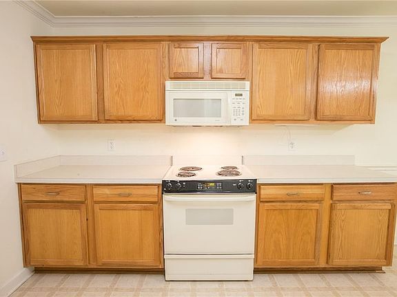4th image of 820 Earhart Ave