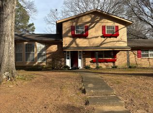 42 Fieldcrest Dr, Jackson, TN 38305