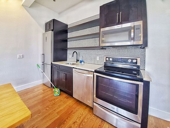 5th image of 196 Montrose Ave APT 2N