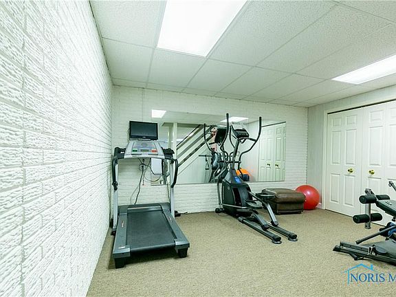 4th image of 2961 Plumbrook Dr