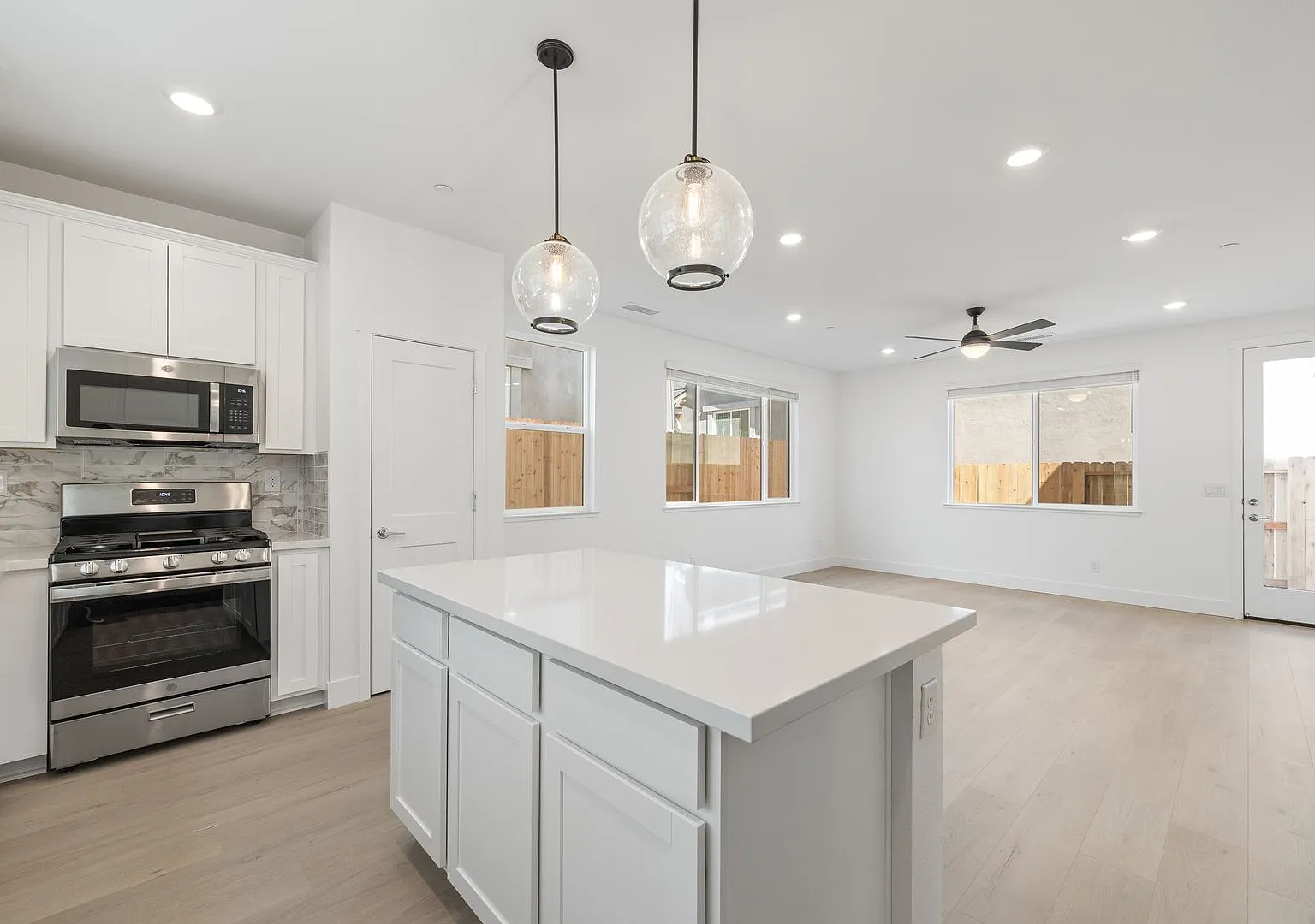 Brand new Arrowcreek Stunner! — Photo 2