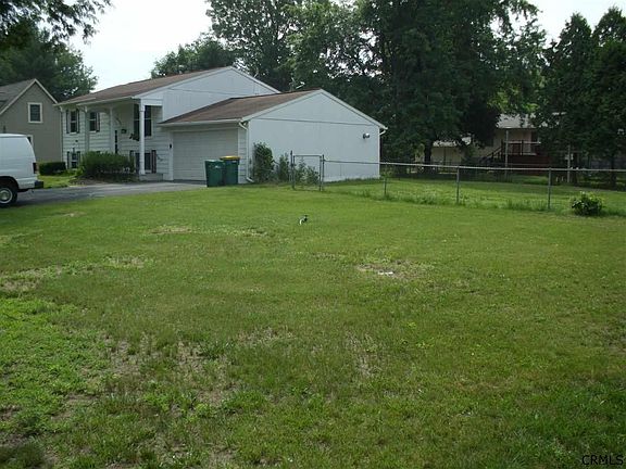5th image of 7 Worden Dr