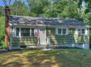 20 Richard Rd, Gales Ferry, CT 06335