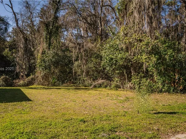 14 Calhoun St, Bluffton, SC 29910