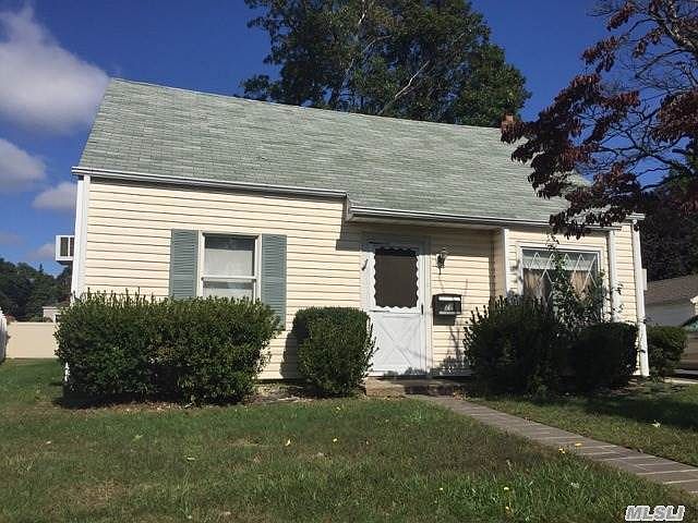 1st image of 28 Park Cir N
