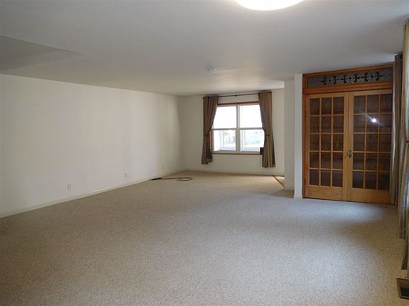 4th image of 405 W D St