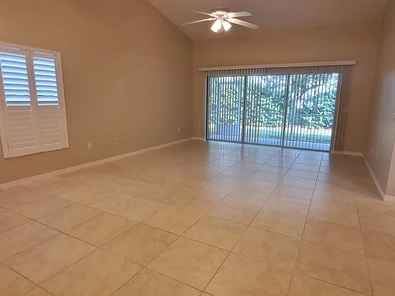 5421 Admiral Way — Photo 23