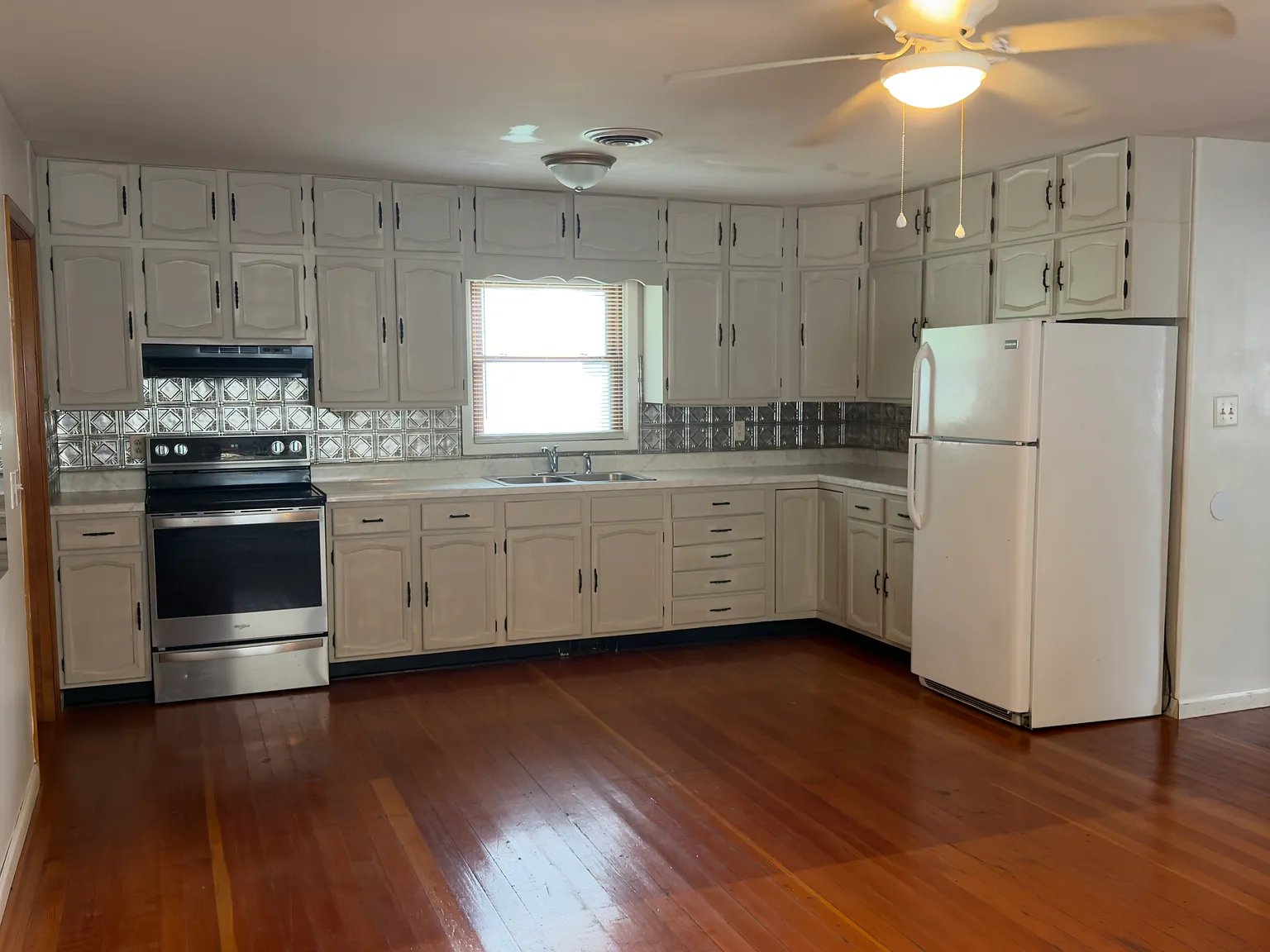 2909 Elm Street — Photo 3