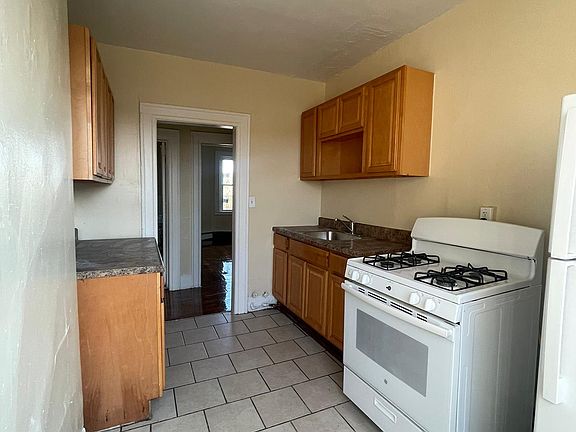 5th image of 703 Howard Ave #422