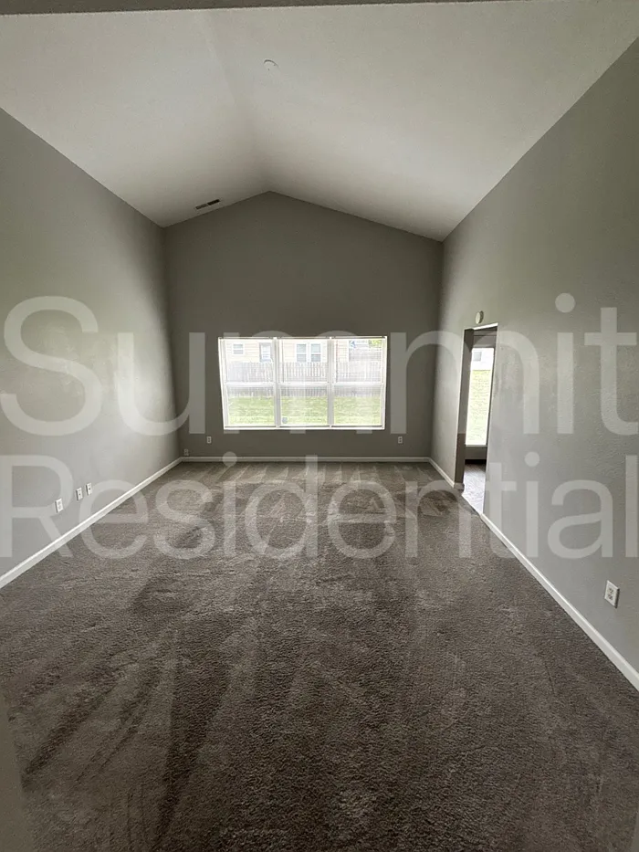 3 bed, 2.0 bath, 1104 sqft, $1,645 — Photo 4