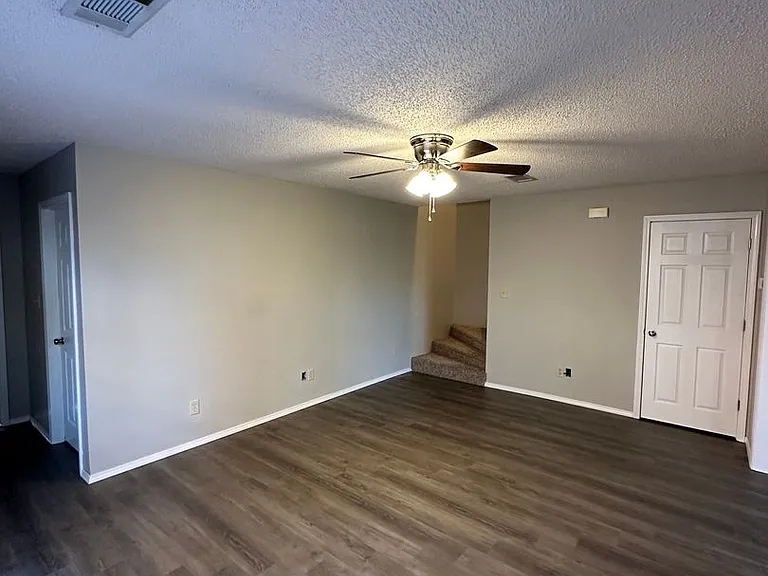 411 Valley Dr — Photo 5