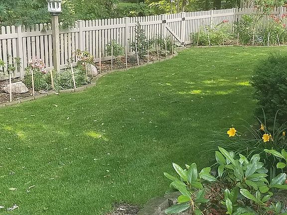 4th image of 1829 Wild Rose Ln