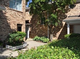 1223 Ranchview Ct, Buffalo Grove, IL 60089