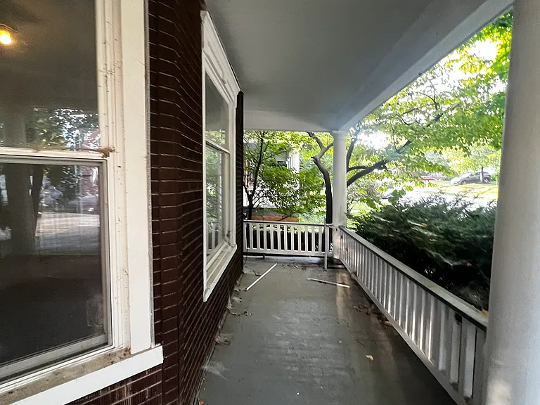 406 Highland Ave SW #2 — Photo 1