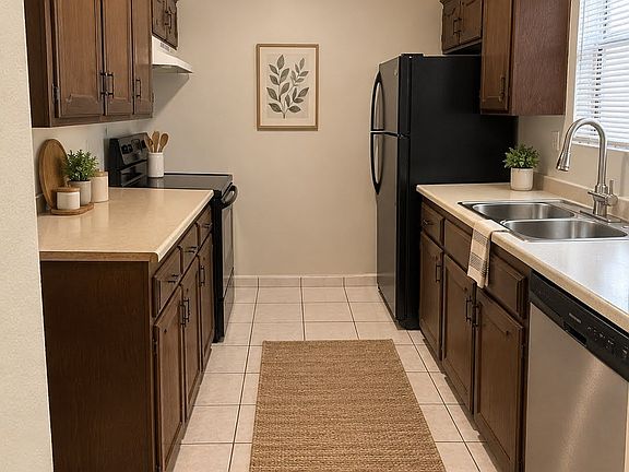 4th image of 2357 N Rutland Ct