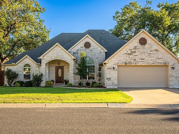 2nd image of 609 Persimmon Ct