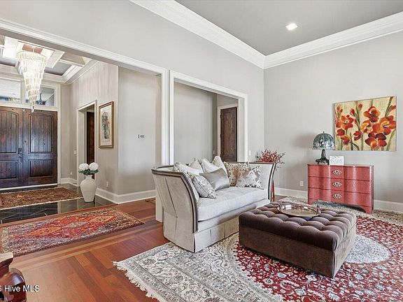5th image of 105 Palmer Pl