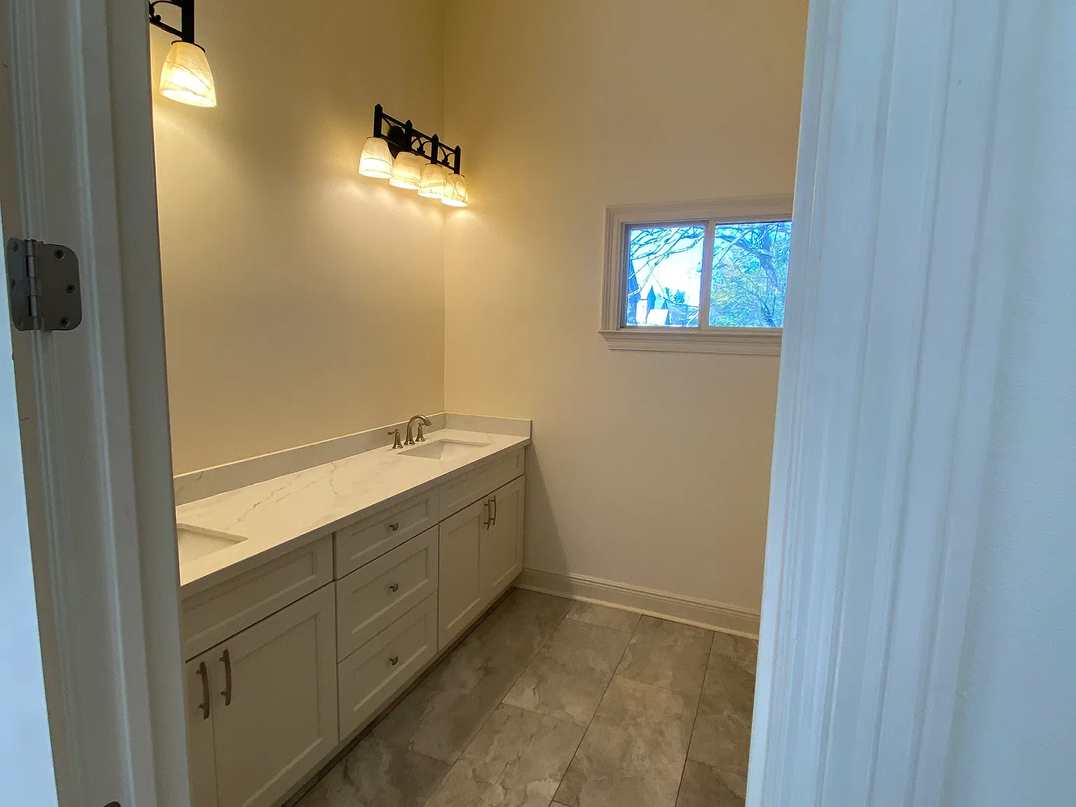 3 bed, 1700 sqft, $1,800 — Photo 4