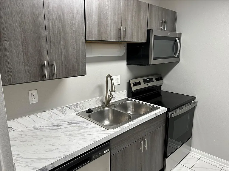 1880 White Oak Dr #103 — Photo 11