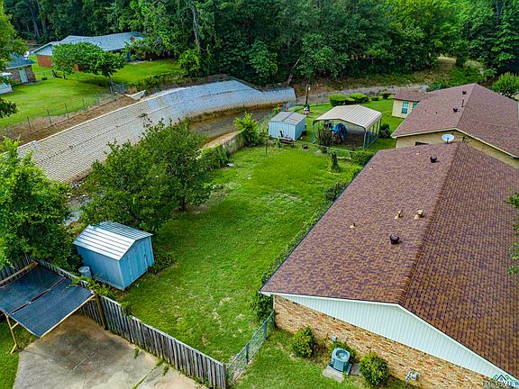 3rd image of 1105 Fuller Dr