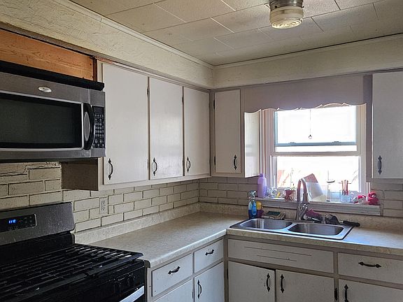 2nd image of 2700 Blake Rd