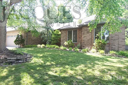 2045 E Richmond St Photo 1