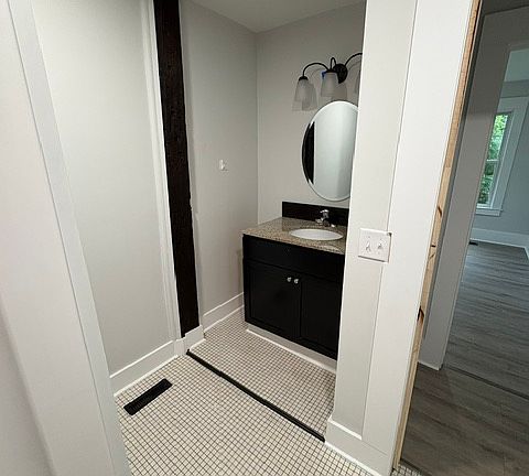 3rd image of 209 1st St #209
