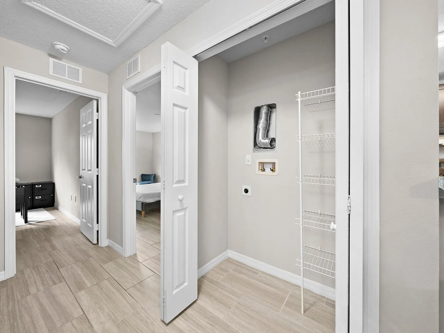 Mercury Cove Apartments — Photo 2