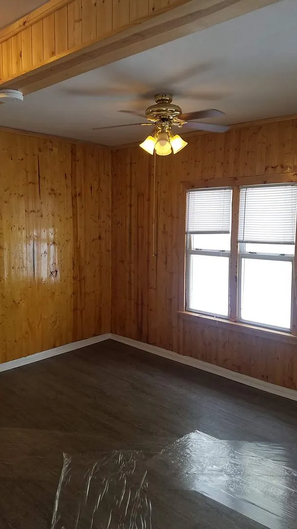 Morgan Park townhouse, yard, end unit, quiet, garage, laundry, spacious — Photo 3