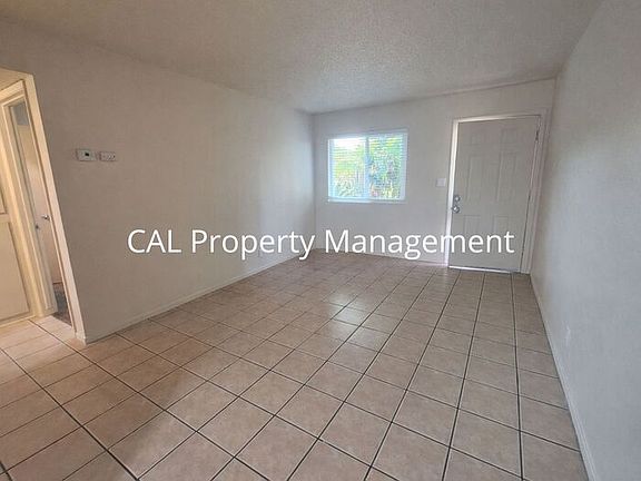 3rd image of 918 Illinois Ave #15