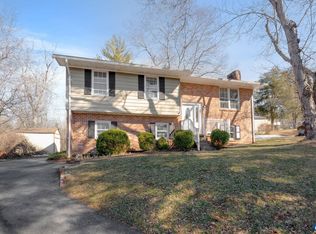 109 Saint Ives Rd, Charlottesville, VA 22911