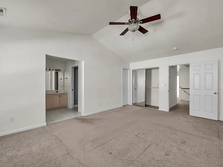 2322 Charing Cross Rd — Photo 29