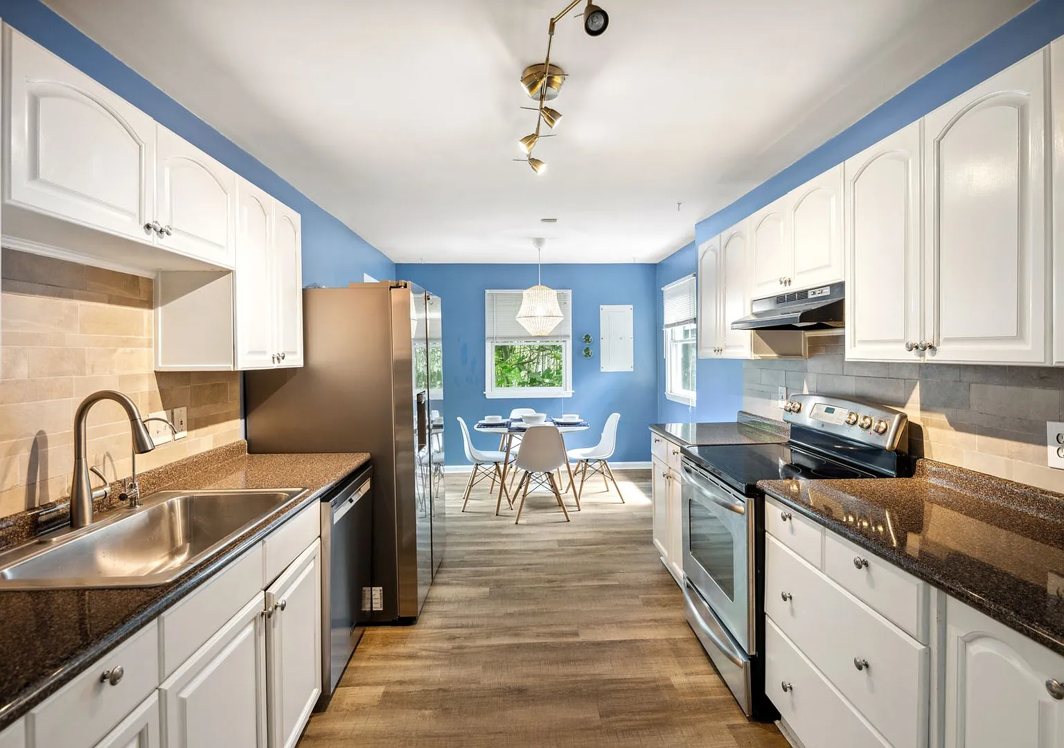Fully Furnished 3BR Apartment in Carrboro! — Photo 3