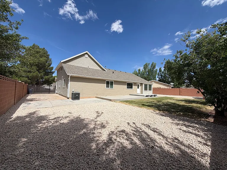 135 N 350 W — Photo 44