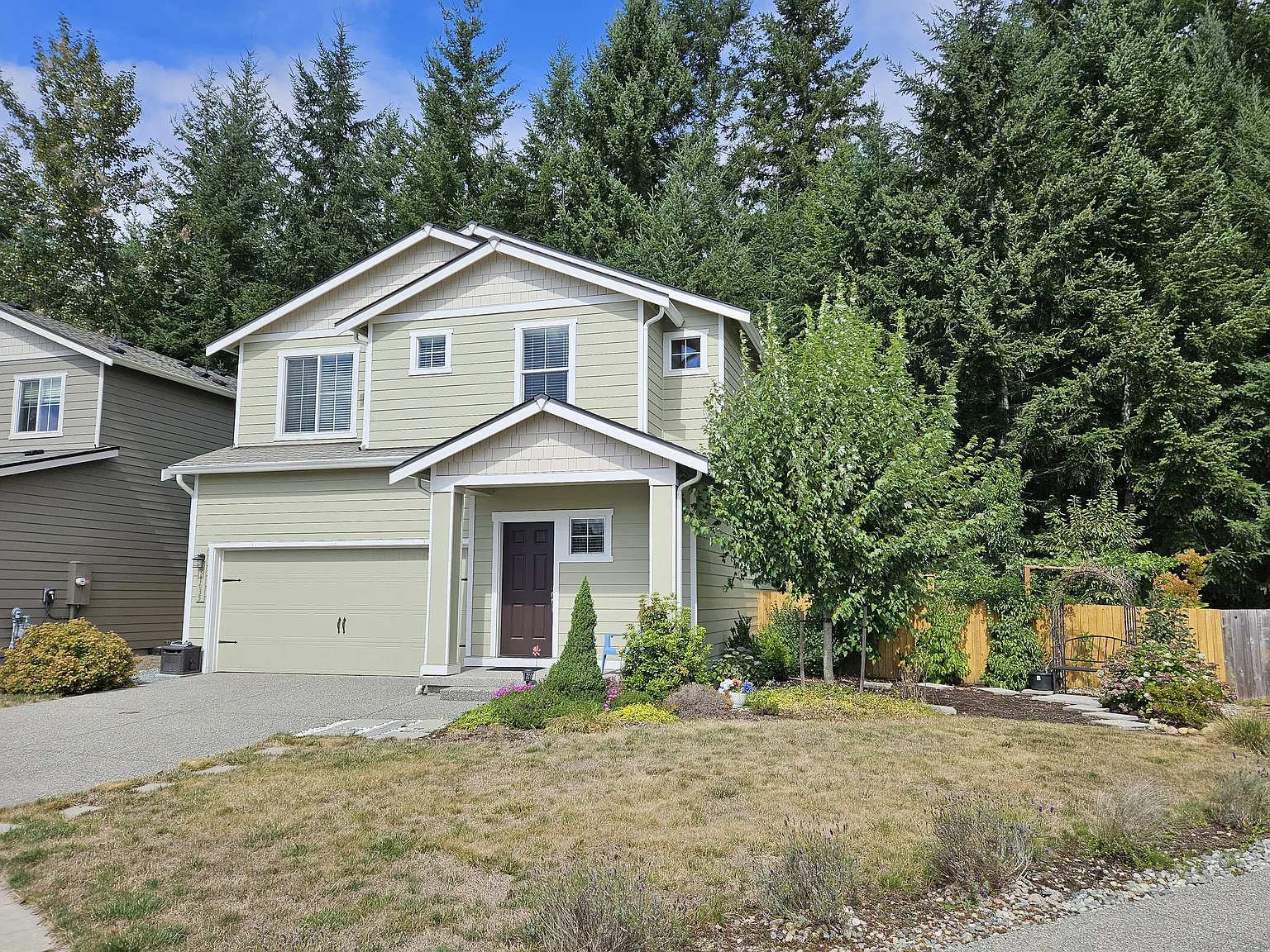 3 bed, 2.5 bath, 1623 sqft, $2,570 — Photo 1