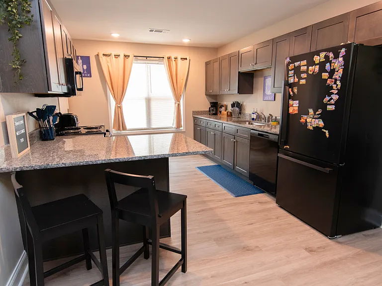 1517 Stamps St — Photo 11