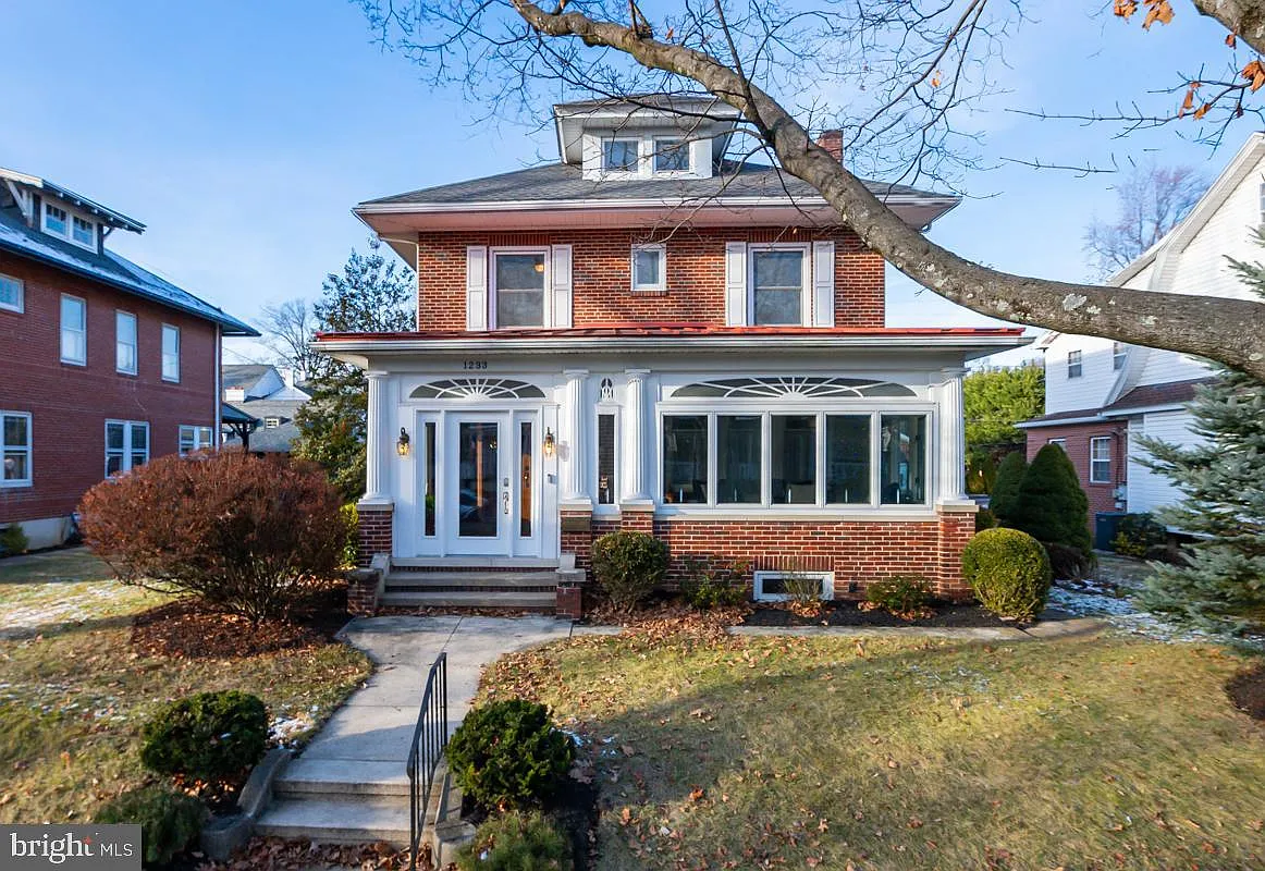1233 Girard Ave photo 1