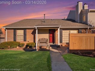 40015 Crosswinds, Novi, MI 48375