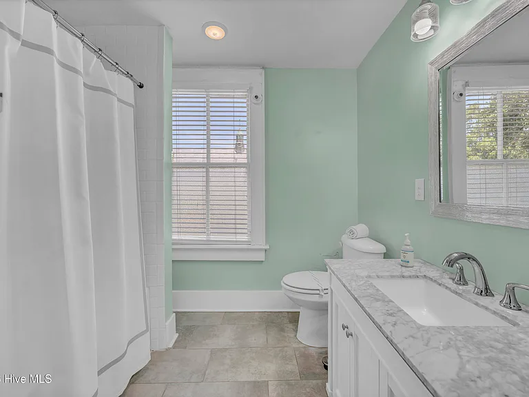 1517 Market St — Photo 17
