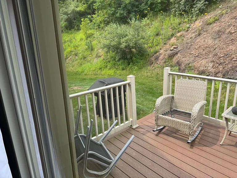 717 Northampton St — Photo 12
